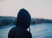 即使一人前行，仍似千军万马