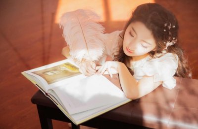 我许你一世繁华，你还我三季来春。