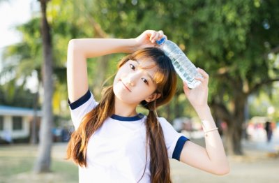 两个人，最近的距离