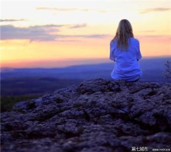 看着他们,觉得自己也年轻了不少