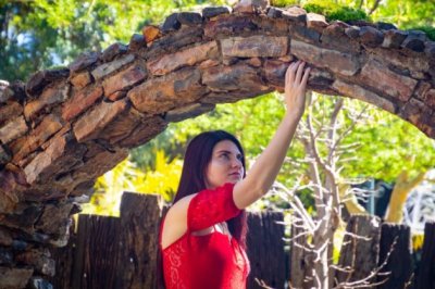 今晚早点睡  不抱月亮 不抱希望