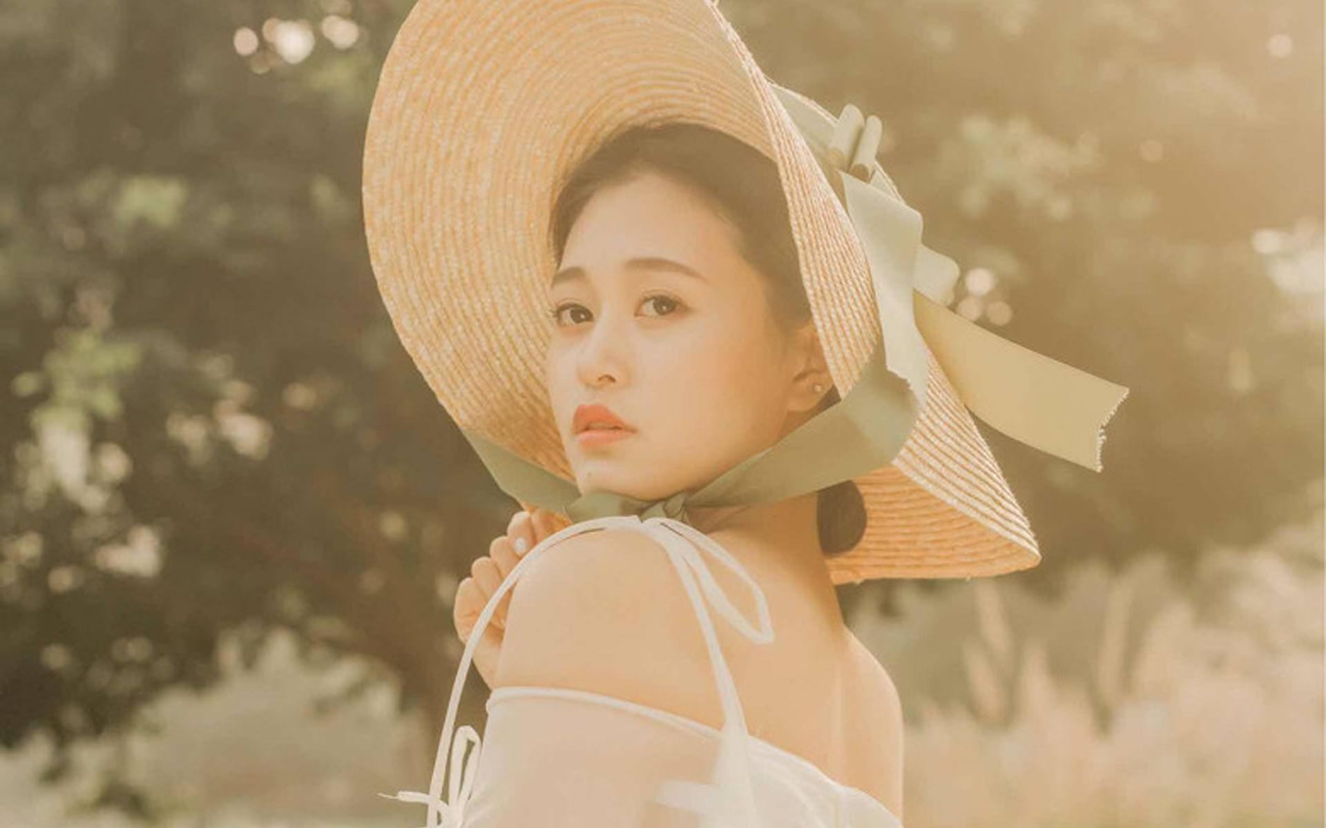 菊花金丝幽帘,独守相思玉颜