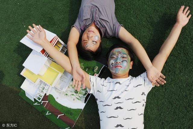 我和你，只需坐着聊聊天。