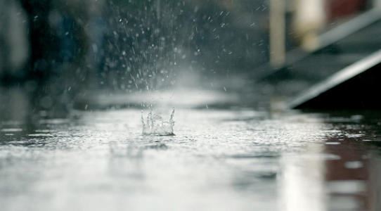 只要爱还在，恨就无法取代爱的位置