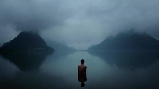 临泉王冲林瑶池边上小红鲤