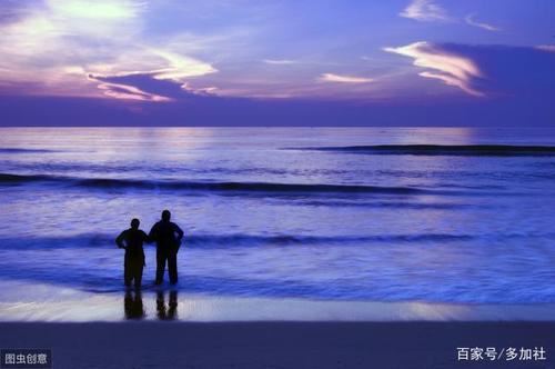 月亮、家人、糕点、烟花、笑声