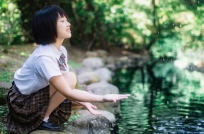 学生自虐扇嘴巴，教育最该脸红！
