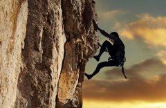 清明节扫墓：祭奠过去、寄托未来