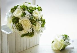 九重天上君安在，寂寞荒塚忘尘缘