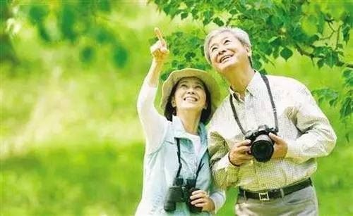 远方,埃菲尔铁塔。{ 第一章 }