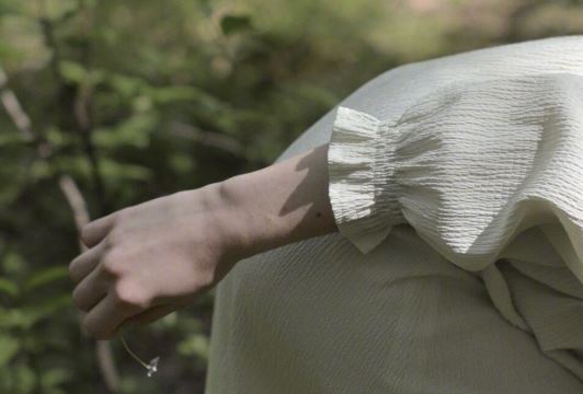 等不到的人就不要等，爱而不得的人就不必爱